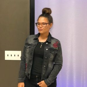 Meet your Posher, Elissa